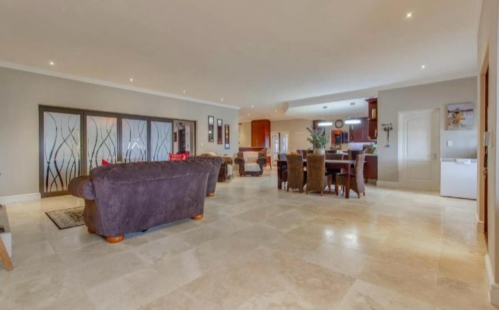 5 Bedroom Property for Sale in Deo Gracia Western Cape